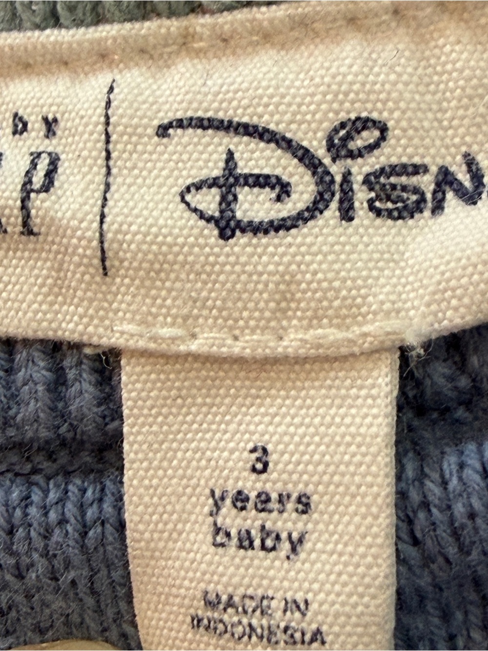 Disney Gap Light Blue Sweater with Red Skiing Mickey Graphic Sz 3 - Picture 4 of 8
